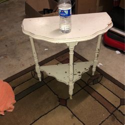 Cute little chippy Shabby Chic project table