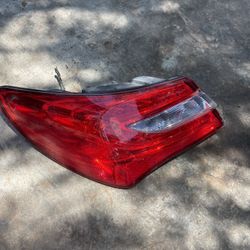 2012 Chrysler 200 Left Taillight 
