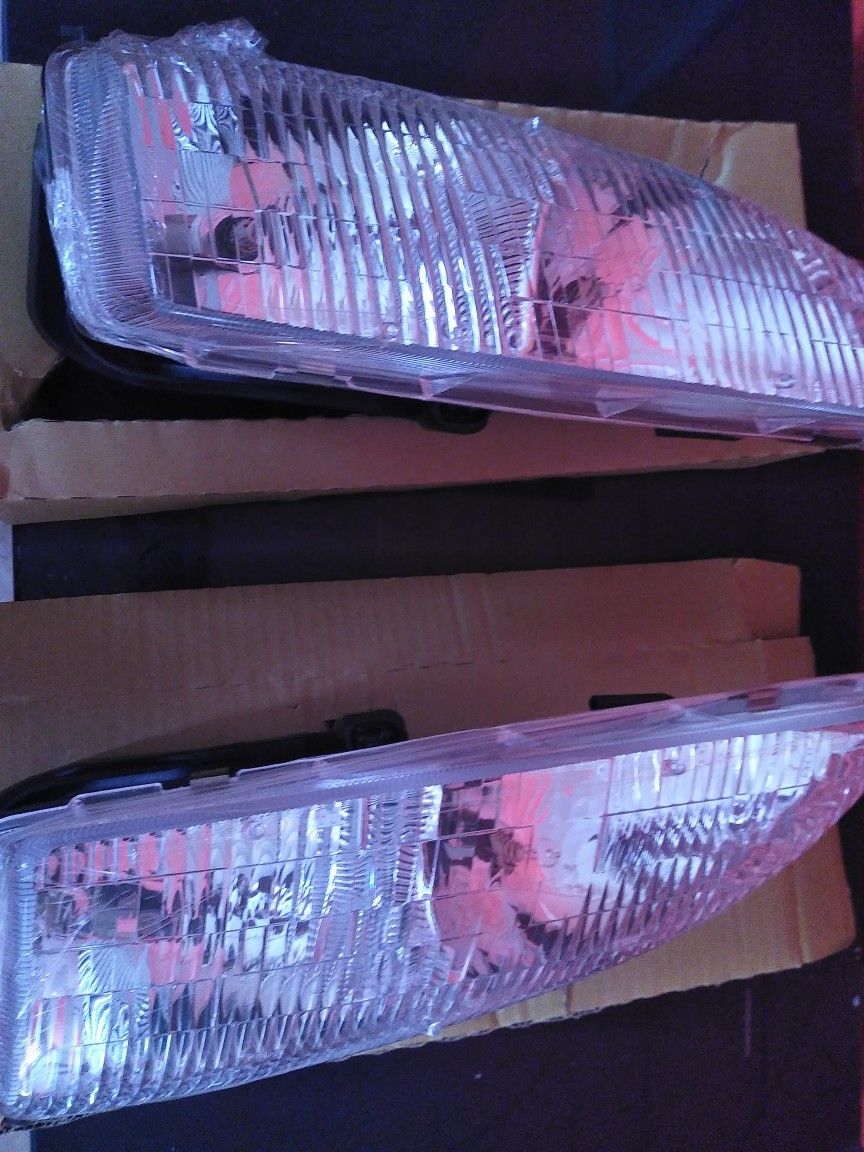 Headlights 95-99 Chevy Cavalier