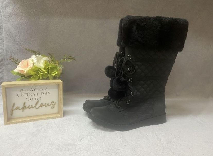 NWT Jellypop black faux fur quilted boots. Size 8.5