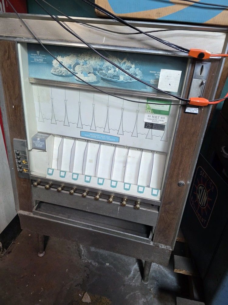 Title: Working Vintage Cigarette Vending Machine – Chicagoland Pickup