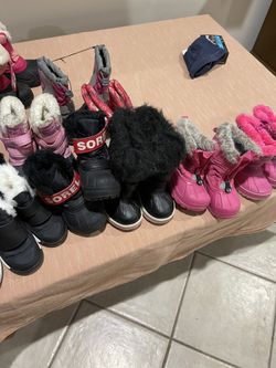 A LOT OF SNOW BOOTS fOR BABY Siz 5-10