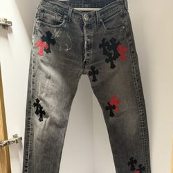 CHROME HEARTS RED AND BLACK CROSS PATCH LA DENIM