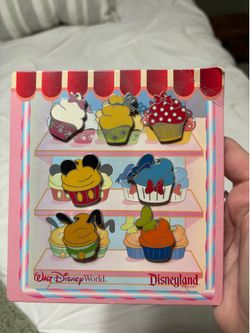 Disney Character Cupcake Booster Pin Set Complete on Original Card – Mickey, Minnie, Donald, Goofy & More