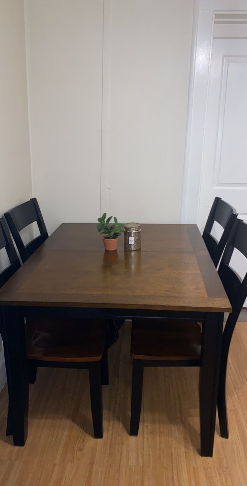 New Kitchen Table with 4 Chairs
