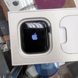 Apple Watch SE 2nd Generation 44mm Cellular And WiFi 
