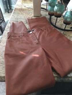 Women’s brown Adrienne Vittadini leather pants. Size 8