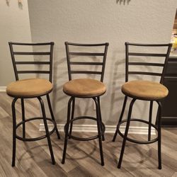 SWIVEL HIGH BAR STOOLS 3 PCS SET(SERIOUS BUYERS ONLY PLEASE🙏🏻)READ FULL DESCRIPTION BEFORE ASKING PLEASE🙏🏻IF IT'S POSTED IT'S AVAILABLE 👀 