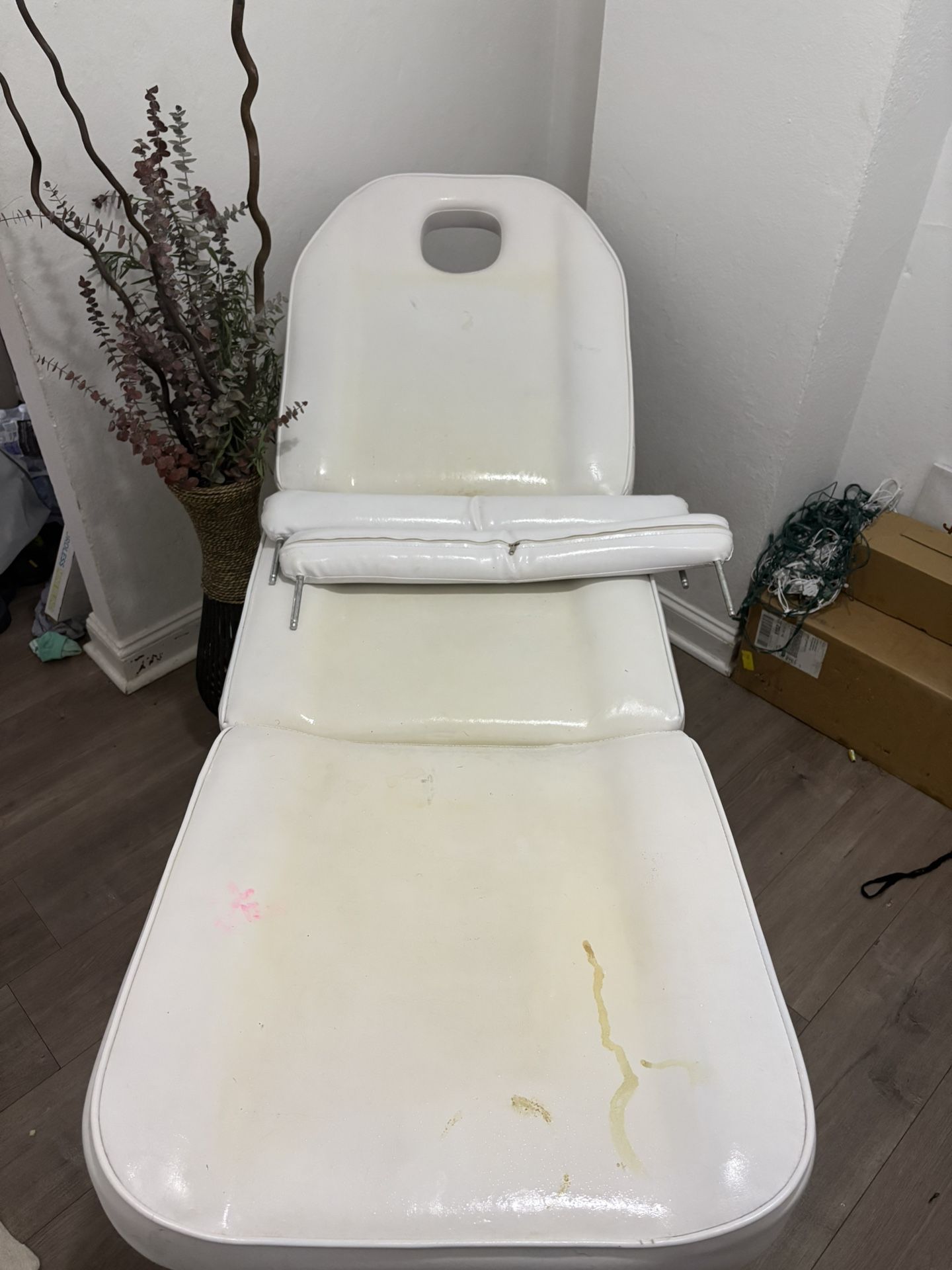 Adjustable Esthetics table