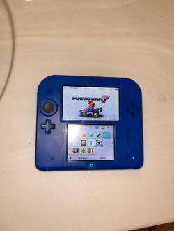 Nintendo 2DS + Mario Kart 7 + Sonic All-Stars Racing
