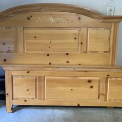 Pine Queen Bedroom Set
