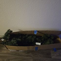 6ft Artifical Tree With Prelit Lights