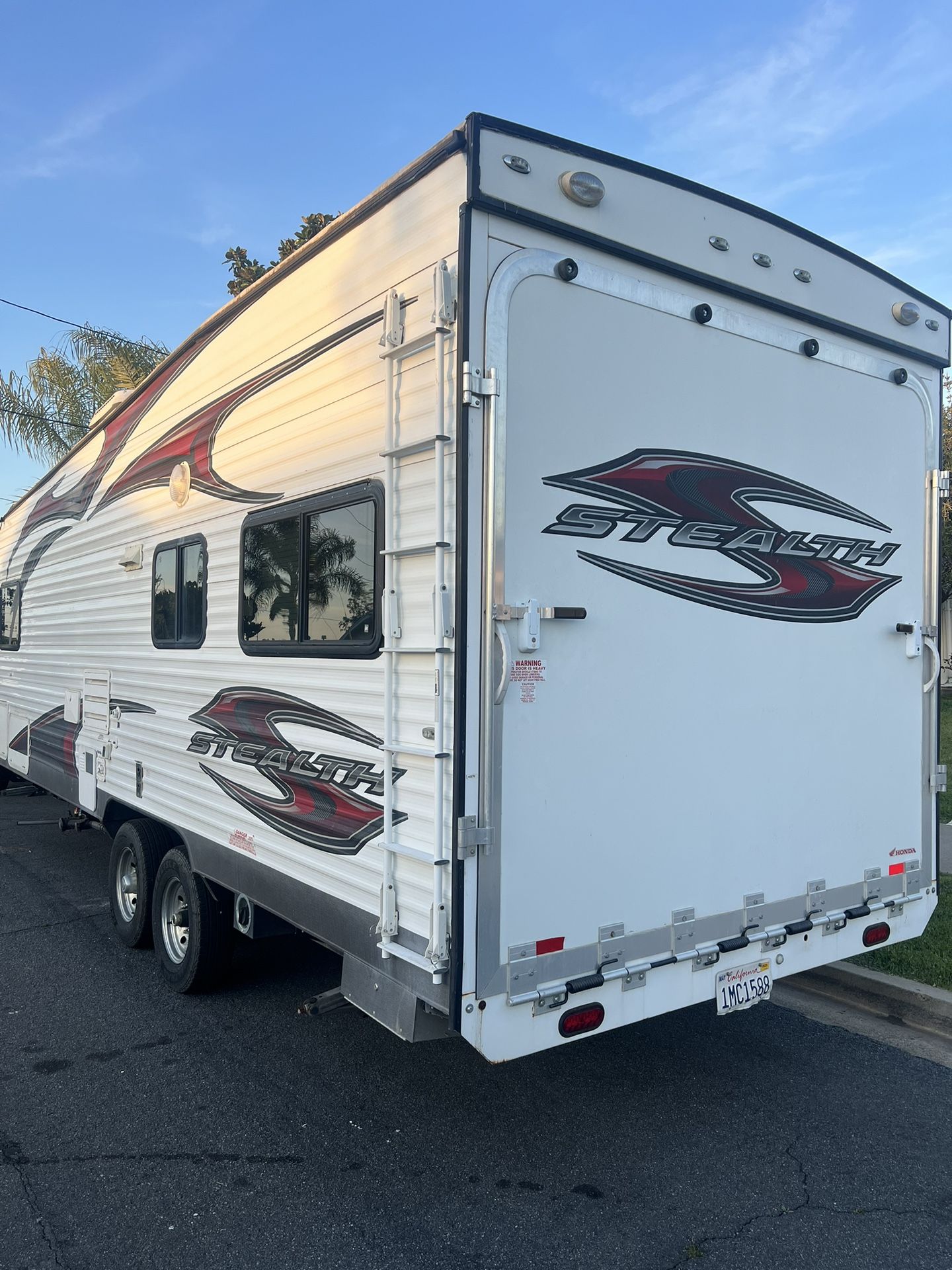 Toy Hauler Travel Trailer For Weekend Camping