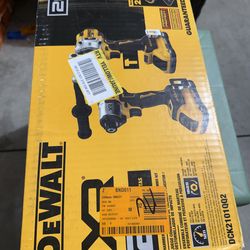 DEWALT 20V MAX Lithium-lon Cordless 2-Tool Combo Kit with (2) 4.0 Ah Batteries, Charger and Kit Baa