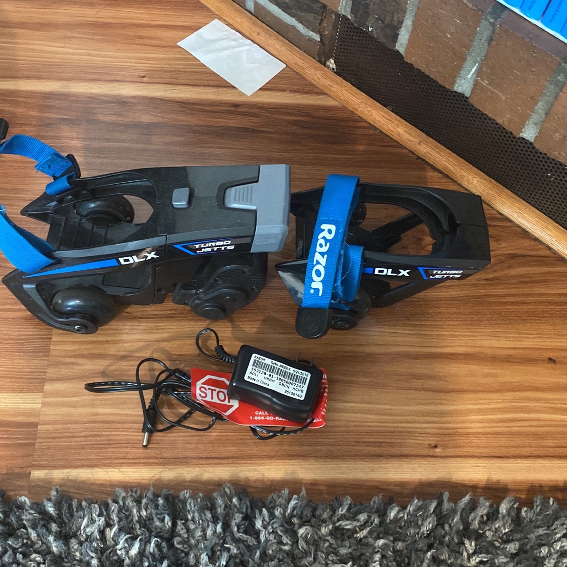 RAZOR TURBO JETTS ELECTRIC HEEL WHEELS RED NEW IN BOX - 176 lb CAPACITY AGES 9+