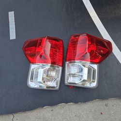 2007-2011 Toyota Tundra Rear Brake Lights