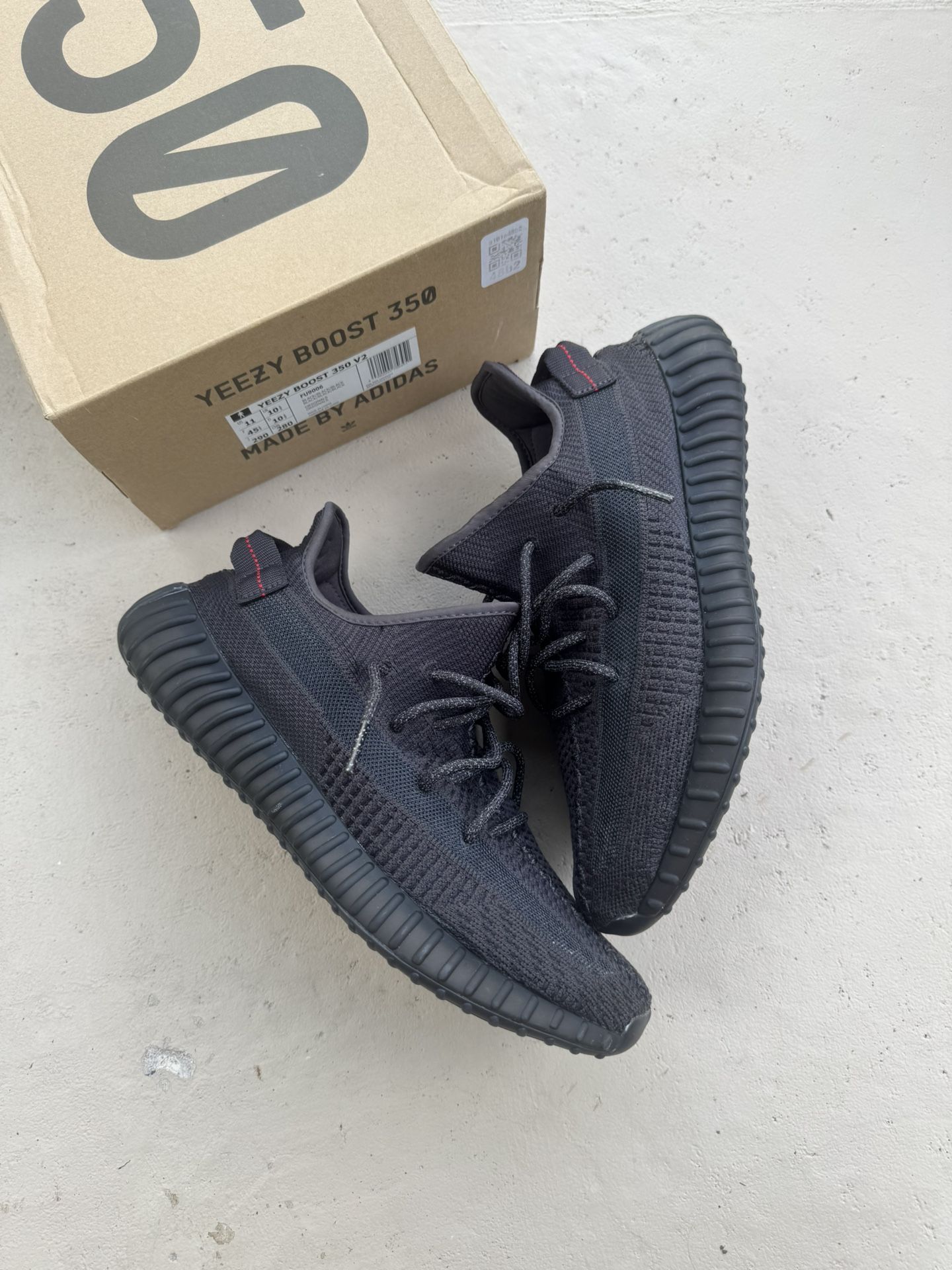 Yeezy boost 350 V2 Black Non Reflective Mens 11 pre owned with box Men's  shoes