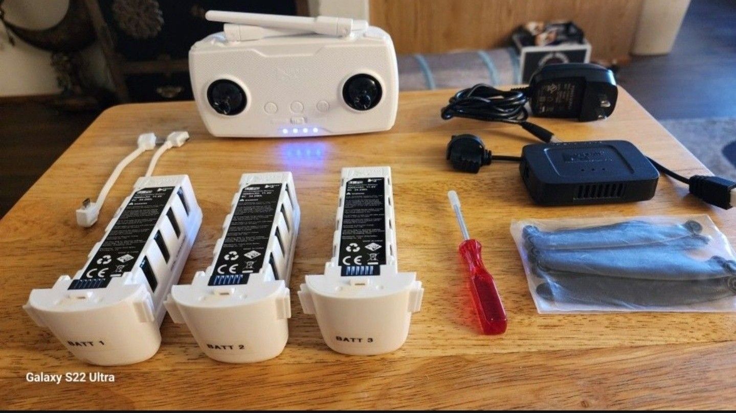 HUBSAN ZINO DRONE CONTROLLER AND ACCESSORIES