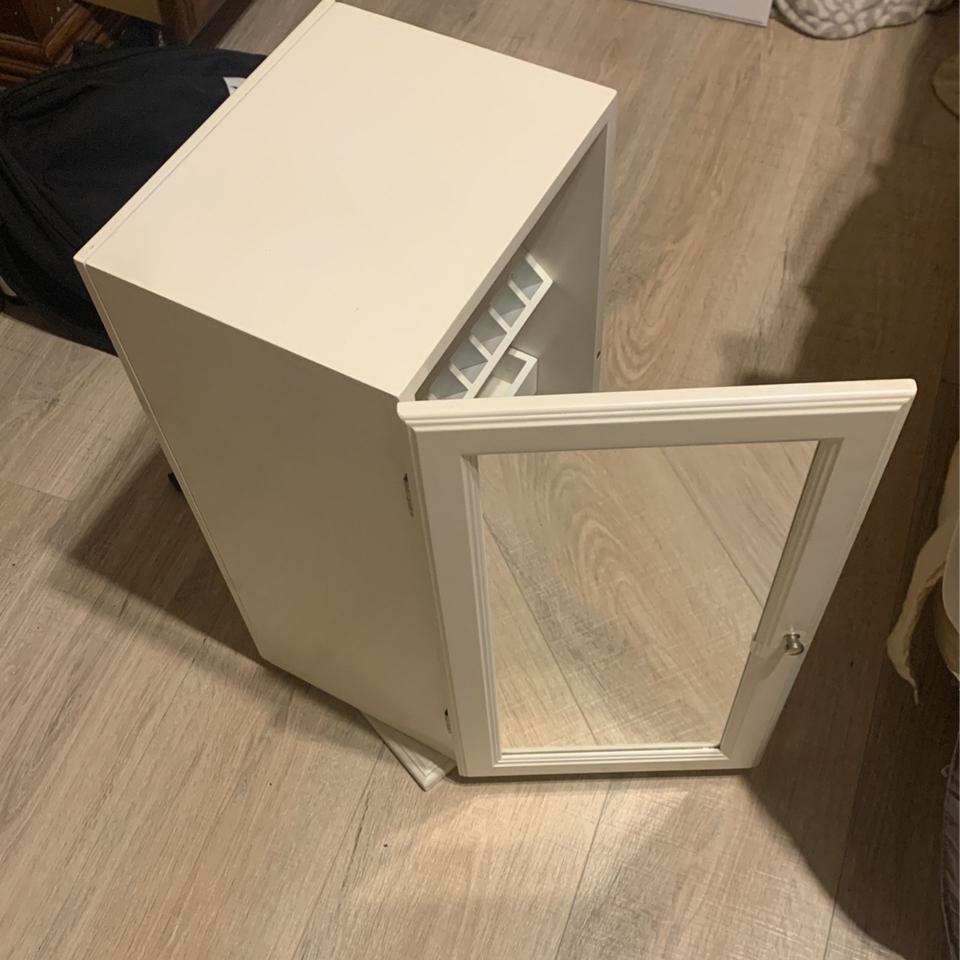 Jewelry/ Makeup Mirror Box