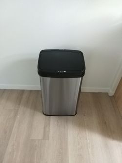 Touchless Trash Can