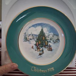 Avon Decorative Christmas Plates 2