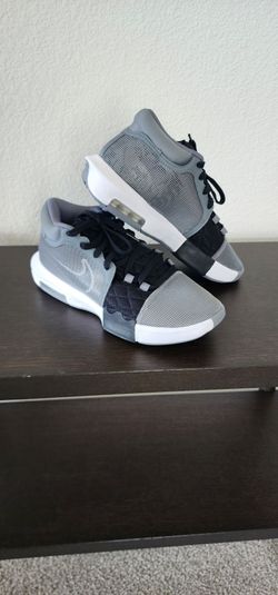 BRAND NEW LeBron Witness Basketball shoes, Men's 9