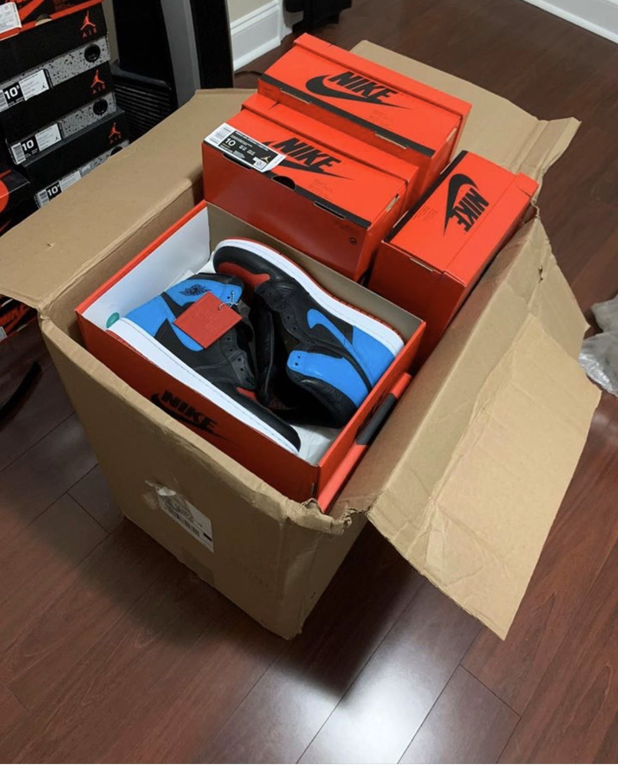 Brand New Air Jordan 1 Unc to Chicago