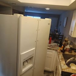 Refrigerator Free Gotta Pickup 