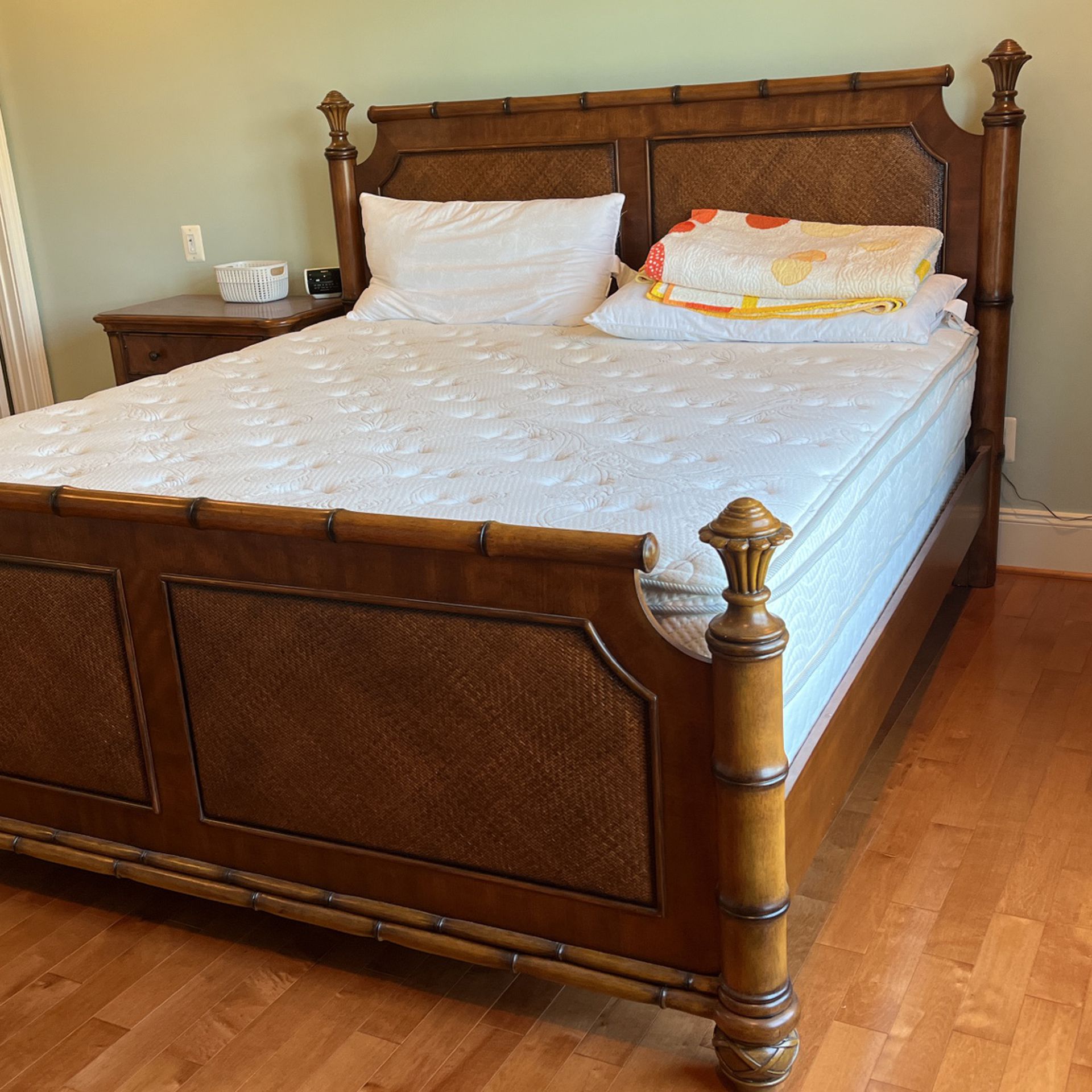 King Bed Set - Bed, Nightstand, Chest, Dresser And Mirror