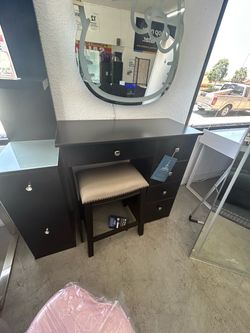 Desk vanity available in different colors