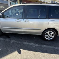 2002 Mazda MPV