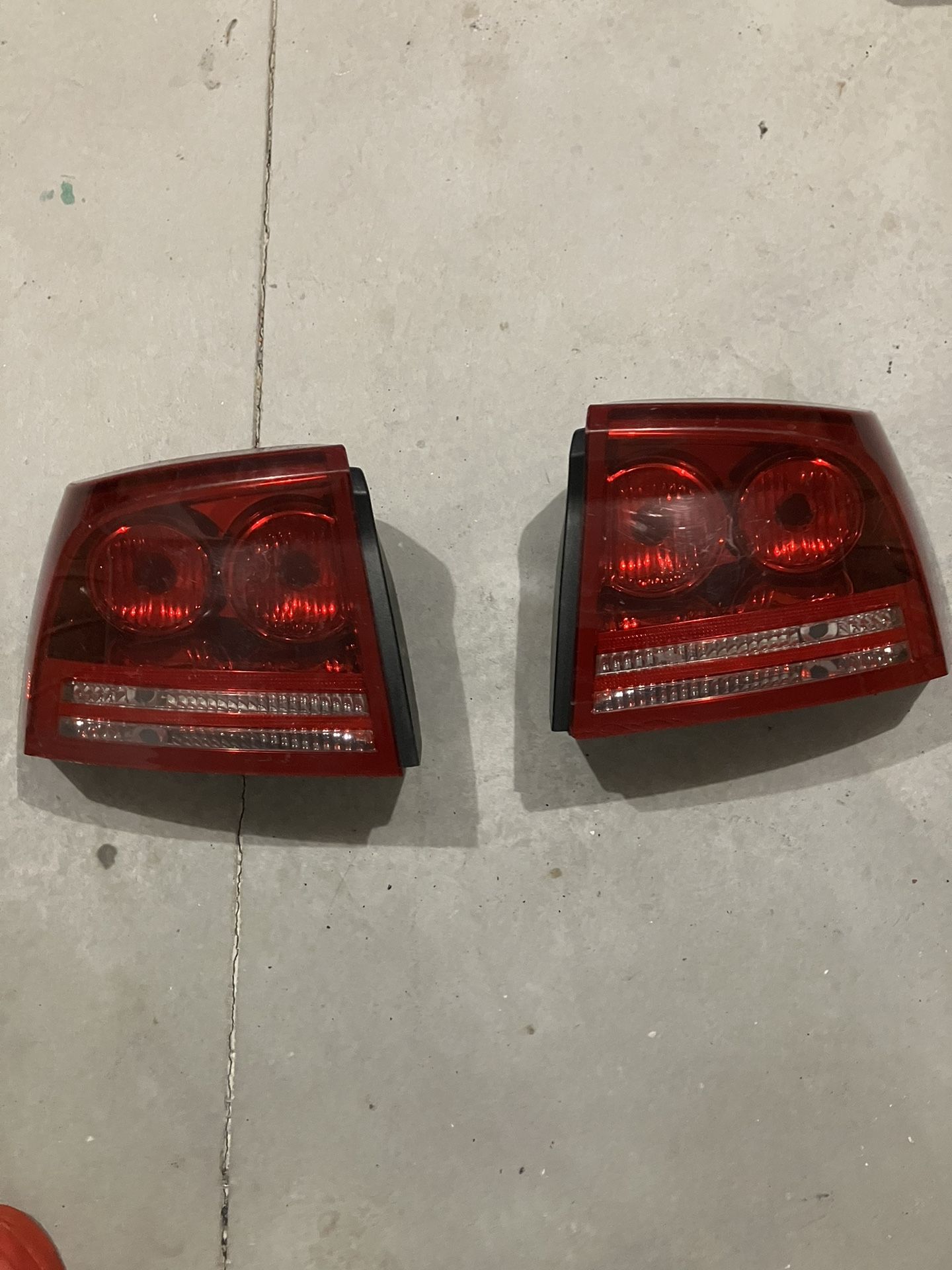 06-08 Dodge Chargers Tail Lights 