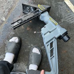 Flooring Stapler/ Nailer 
