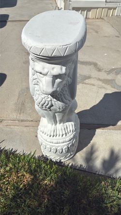 Decorative Concrete Lion Face Pedestal Column