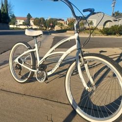 Electra Lux 7 Beach Cruiser Bicycle 