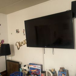 TV 47"’  New Tv  Not S-Mart Tv $49