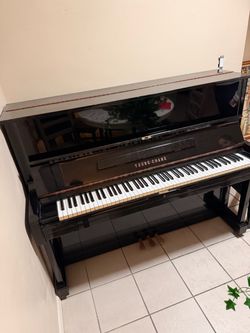 PIANO YOUNG CHANG YC116