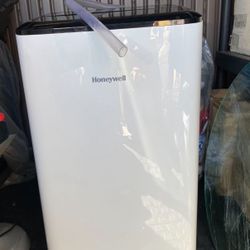 Honeywell Smart Air Conditioner & Dehumidifier WiFi Enabled  14.000 BTU