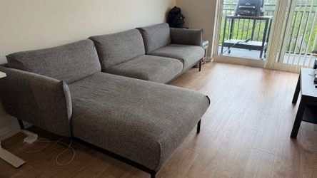 Couch with chaise