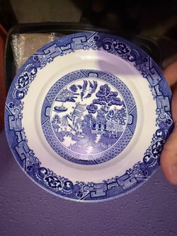 70 Pc Royal Cuthbertson Blue Willow China Dinnerware Set w/ Tureen, Tea Pot & Serving Pieces