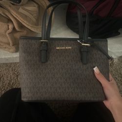 Micheal Kors Purse