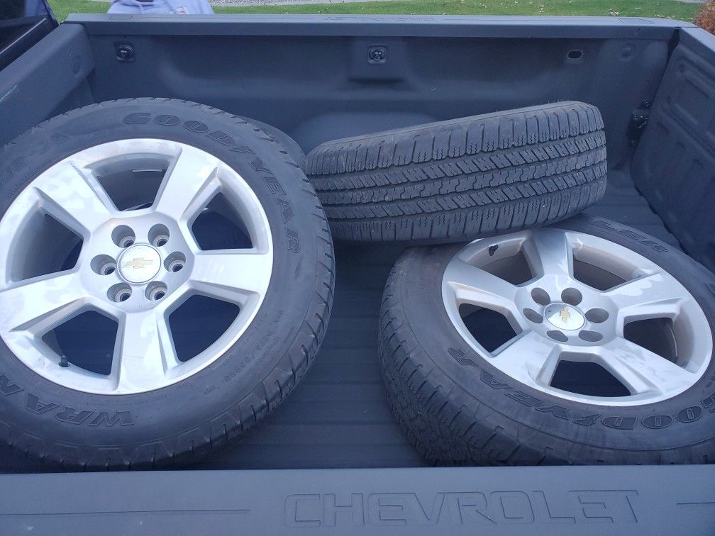 Chevrolet 6 lug 275/55/20 Rims/Tires EXCELLENT CONDITION