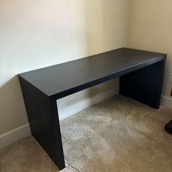 Black Desk