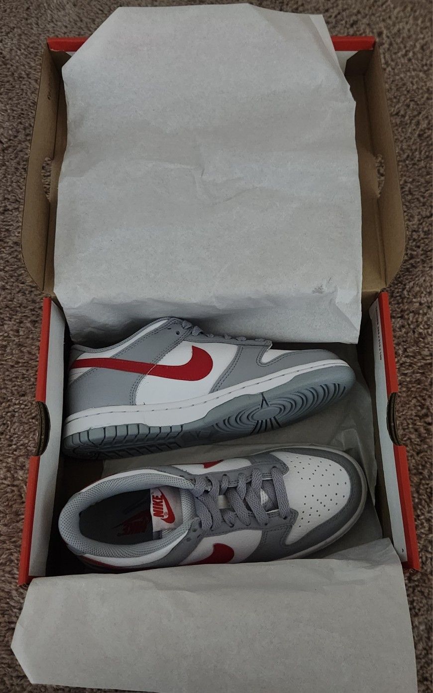 Nike Low Dunks Wolf Grey, University Red