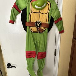 Boys TMNT costume. (Rafael)