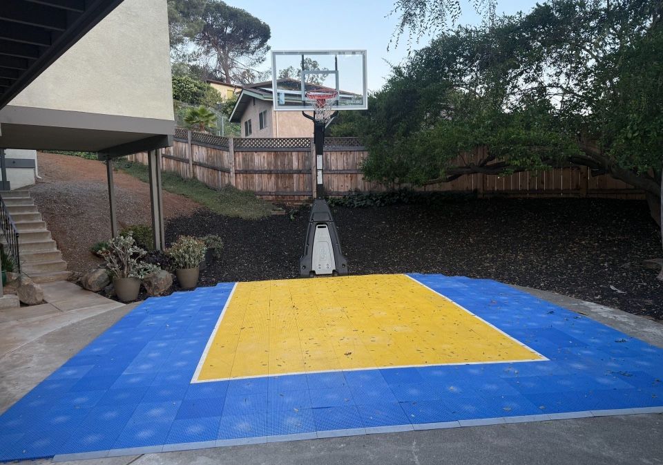 Spalding 44β Portable Basketball Hoop + Outdoor Court Mat β Great Deal!