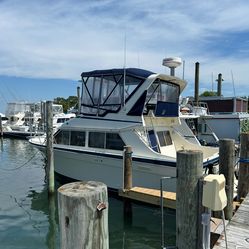 Tollycraft 30’ Boat for sale