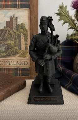 Tunes of Glory Scottish Bagpipe Player Figurine – Hand Carved Coal Sculpture – Scotland the Brave