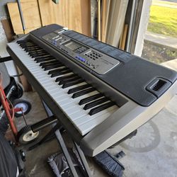Casio Keyboard (LK-100) – Works Great