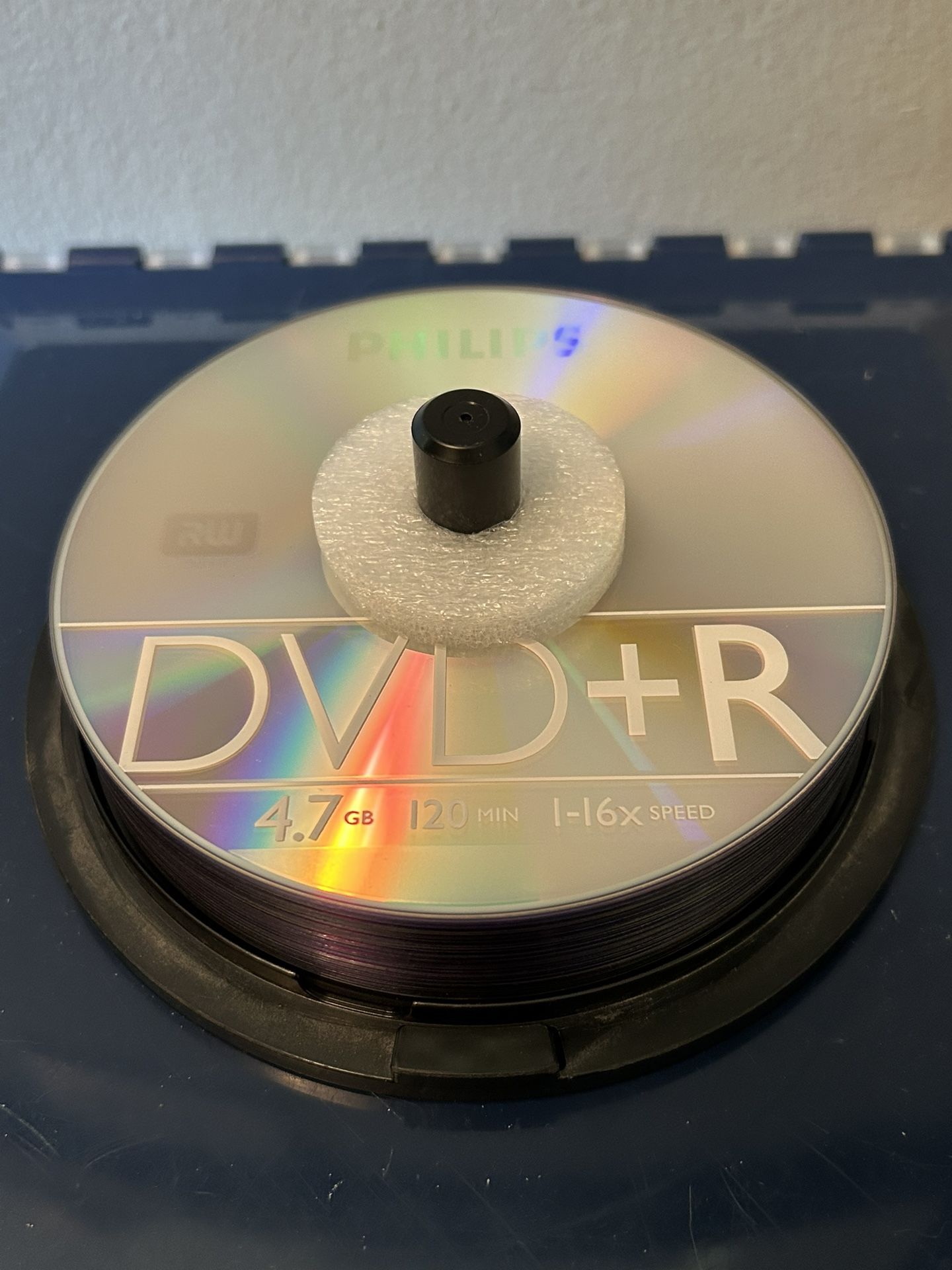 DVD + R Blank Discs And Cases